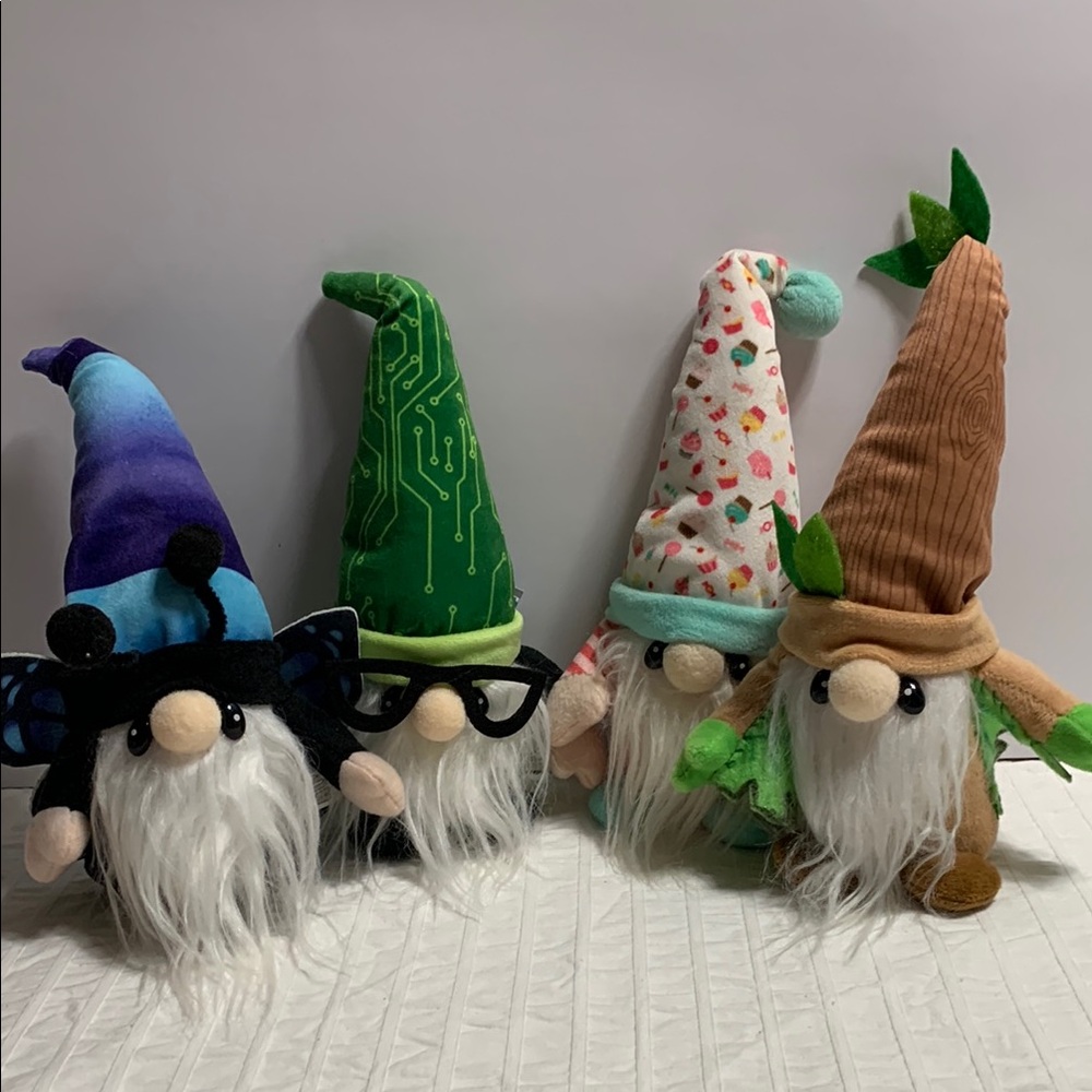 9” Hug Feel the Love Gnomies Set of 4